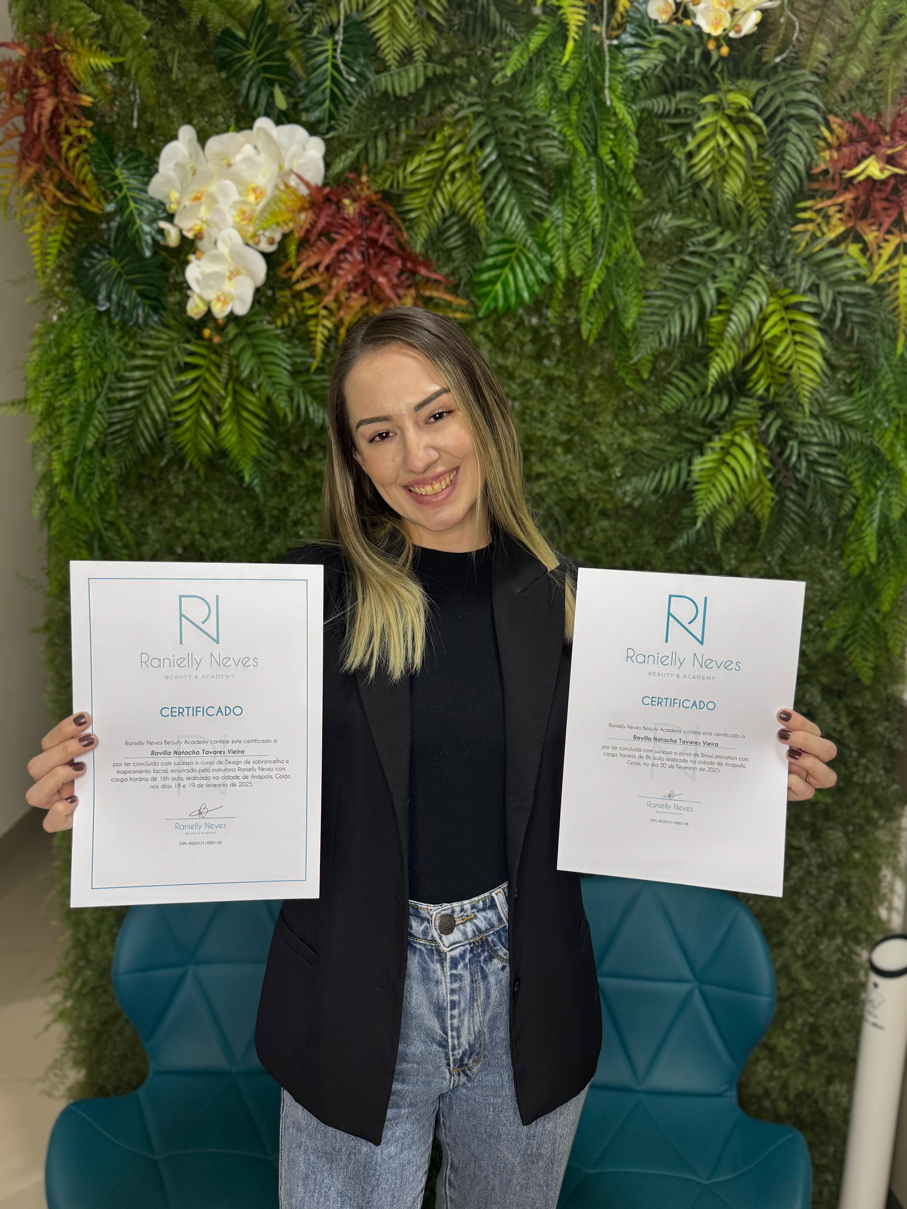 Aluna formada com certificado