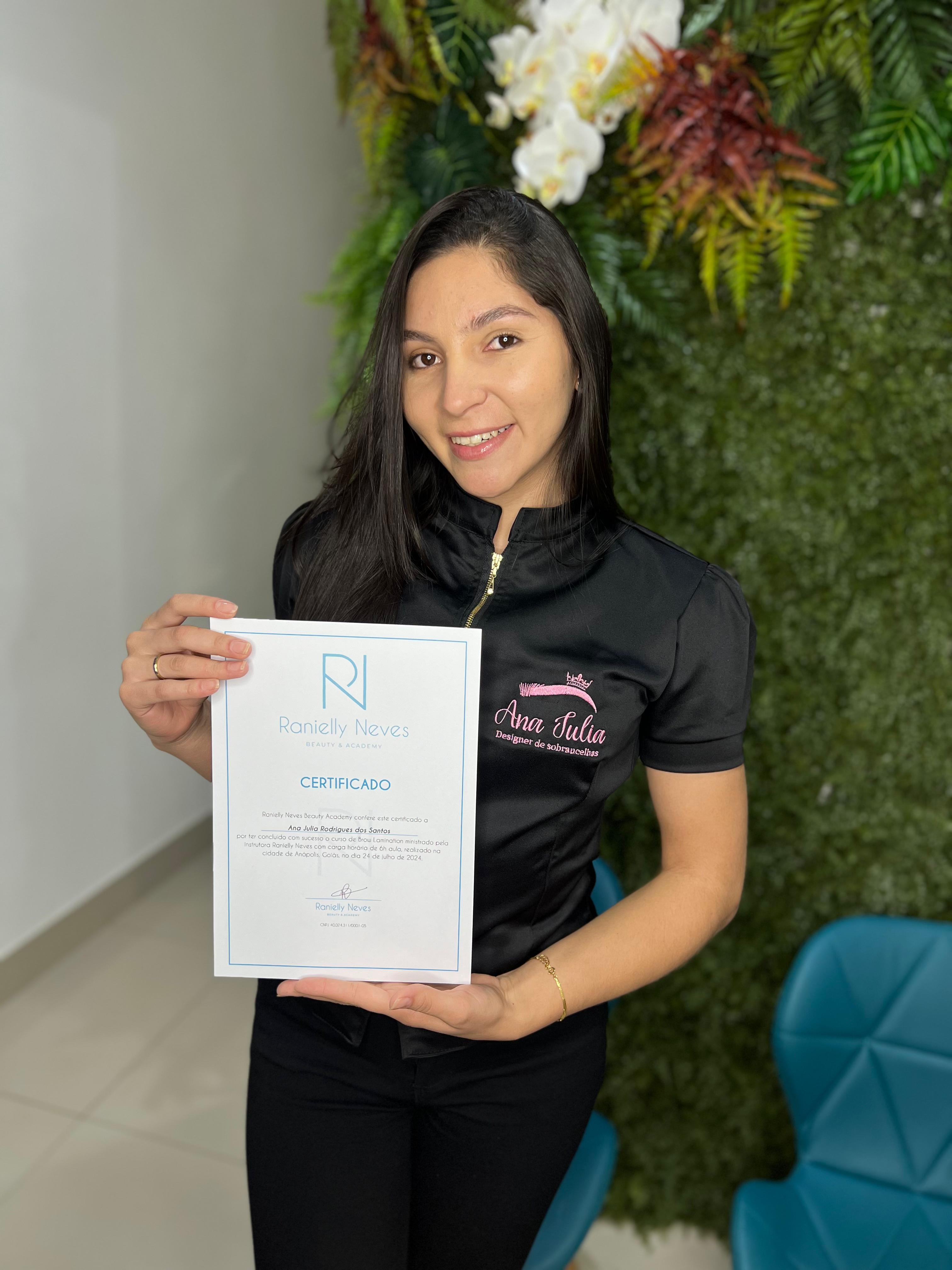 Aluna formada com certificado